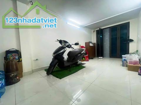 ĐẲNG CẤP, KHU PHÂN LÔ HỒNG HÀ - BA ĐÌNH, ÔTÔ TRÁNH, VỈA HÈ: 35M, 5T, GIÁ 10.5 TỶ