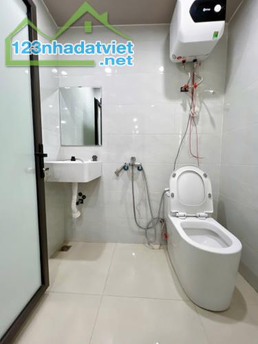 tập thể tầng 2 ngõ VĂN CHƯƠNG - 2 ngủ 1 khách - ban công - căn góc - 0859990768