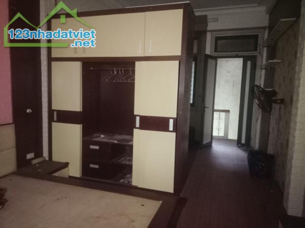 Bán Nhà Mặt Phố Ấu Triệu Hoàn kiếm . 3 Tầng Diện Tích 70 m2 -  Giá Thỏa Thuận .