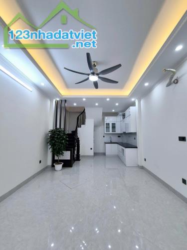 CHỈ 4.3 TỶ - 28M2 KHƯƠNG TRUNG - 3 NGỦ - NHÀ ĐẸP Ở NGAY - KINH DOANH - Ô TÔ - ĐẦU TƯ - 1