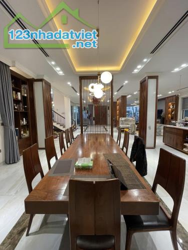 Bán BT Hướng Dương Vinhomes Riverside2 400m x MT 19m, ở VIP, vỉa hè, ô tô, KD giá 135 tỷ. - 1