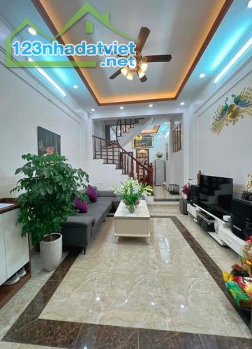 B-án nhà Khương Đình Thanh Xuân 40 m2 x 4 tầng gần ô tô, chủ để toàn bộ nội thất tiền tỷ