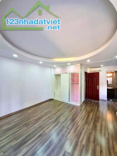 Bán nhà Lạc Long Quân - 42m2x5T - Lô góc siêu thoáng - 15m ra ô tô - 11.5 tỷ - 3