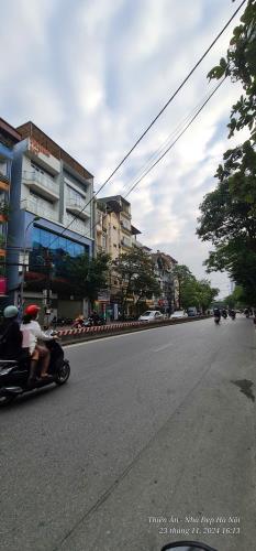 Cách 1 nhà ra mặt phố Lạc Long Quân. Ôtô qua, Vừa ở vừa Kinh Doanh tốt. Sổ 52m*5t, mt 5.5m - 1