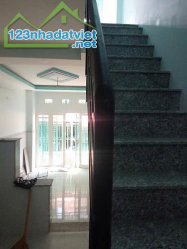 BÁN NHÀ HẺM BA GÁC 26M2 P7 Q8 CHỈ 2,1TY - 2