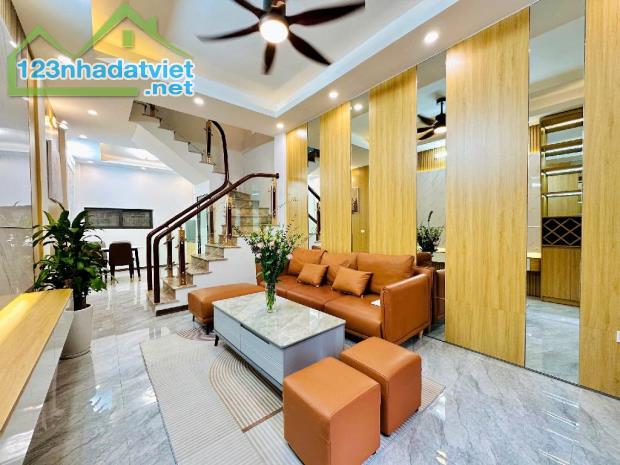 BÁN NHÀ PHƯỜNG ĐẠI KIM, HOÀNG MAI, GẦN PHỐ VIEW HỒ FULL NỘI THẤT, 39M2, 7.55 TỶ