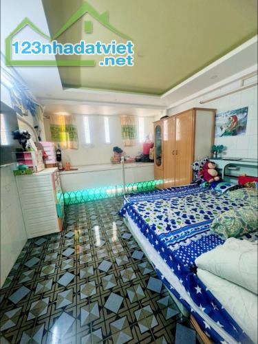 Mặt tiền view sông Lò Gốm Q6, 100m2 ngang 4.5m nở hậu, không lỗi, SHR 6PN, giá 15 tỷ TL - 3