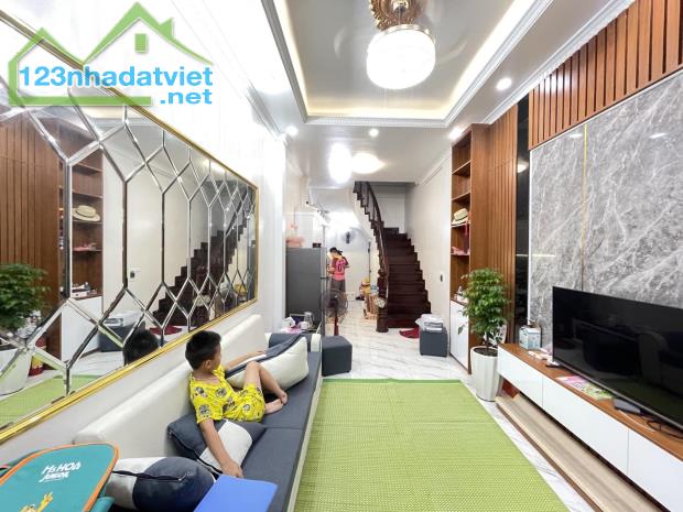 Bán nhà phố Kim Ngưu, Hai Bà Trưng 22m, 5 tầng. Giá: 4.9 tỷ