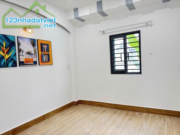 NGAY TRƯỜNG NGUYỄN TRUNG TRỰC - HẺM XE HƠI - 40M2 - 2 TẦNG 3PN - TIỆN ÍCH BAO QUANH - - 4