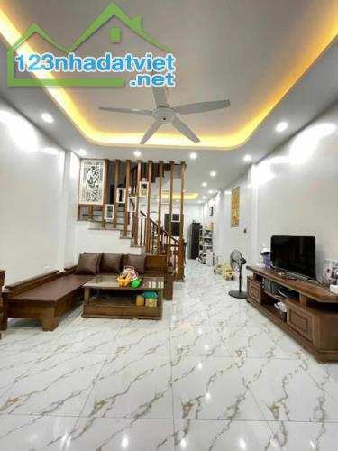 Nhà đẹp Mỹ Đình, ngõ rộng, 10m ra đường oto, 200m ra bãi xe, 43m2, Chỉ 7.2Tỷ - 2