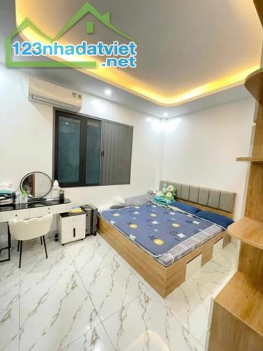 Nhà đẹp Mỹ Đình, ngõ rộng, 10m ra đường oto, 200m ra bãi xe, 43m2, Chỉ 7.2Tỷ