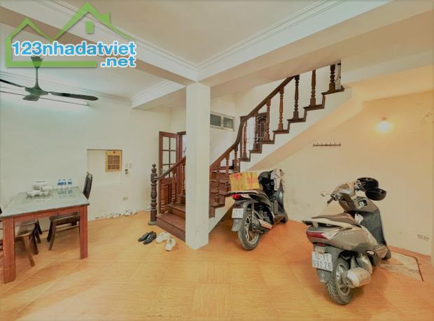 Siêu gấp! Nhà Đại Từ - Hoàng Mai 35m² 5 tầng mặt tiền khủng 5.5m² gần phố giá chỉ 5.85 tỷ - 1