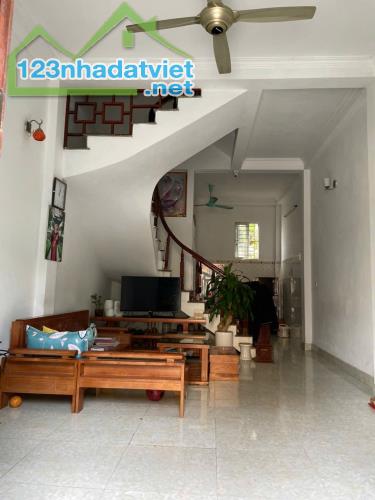 Bán đất tặng nhà 3 tầng tại Do Hạ - Tiền Phong - Mê Linh Hà Nội. ✅Diện tích 43m2  ✅Đường ô - 3