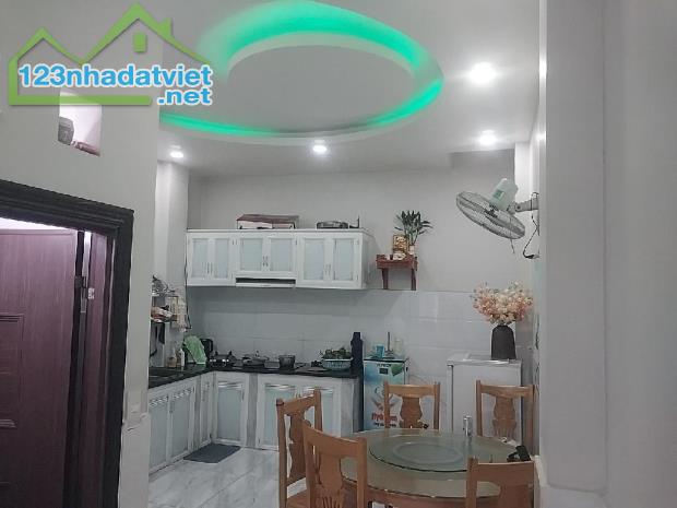 NHÀ ĐẸP 3 TẦNG Đ. NGUYỄN THỊ TÚ NGAY NGÃ 4 GÒ MÂY - HẺM XE HƠI - 52M2(4x13). CHỈ HƠN 4 TỶ - 2