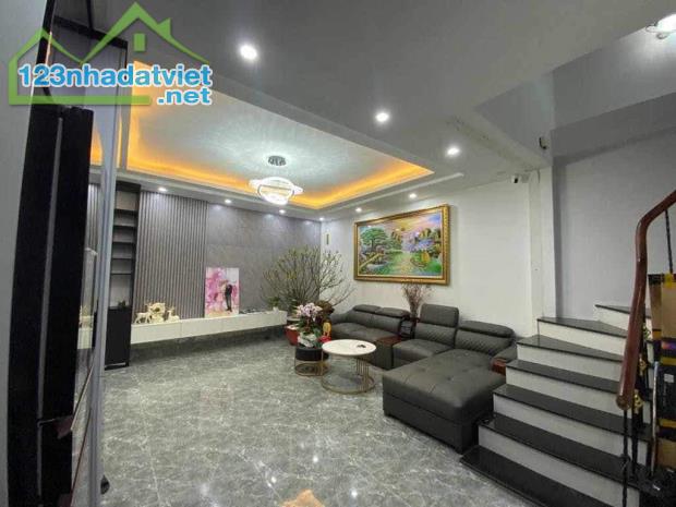 Bán nhà riêng phố Minh Khai, đối diện TIMES CITY 38m2x5 tầng full đồ, 30m ra phố 6.7 tỷ