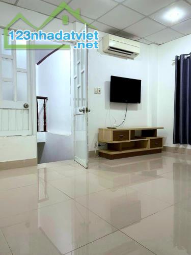 BÁN NHÀ QUẬN 1, PHƯỜNG BẾN THÀNH, 2 CĂN RA MT, 22M2 3 TẦNG 2PN, CHO THUÊ 14TR/TH, 4.5 TỶ H