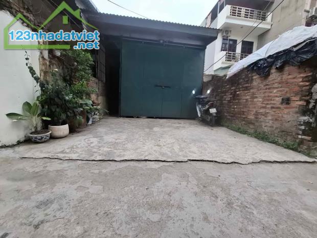 Bán đất ngõ 96 thượng thanh. 94m x 6,5m vuông đẹp, oto moning vào đất giá 7 tỷ TL. LH