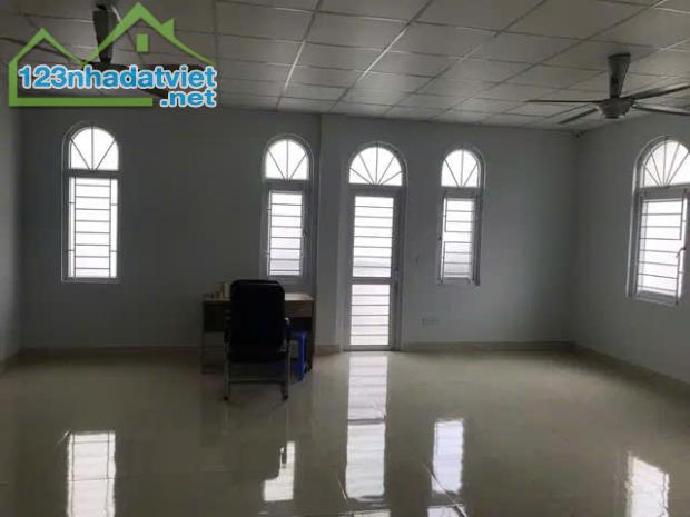Bán lô góc Louis City, N.T. Liêm. DT 160m x 5,5T. Trục chính, thang máy. Giá 41,7 tỷ. LH: