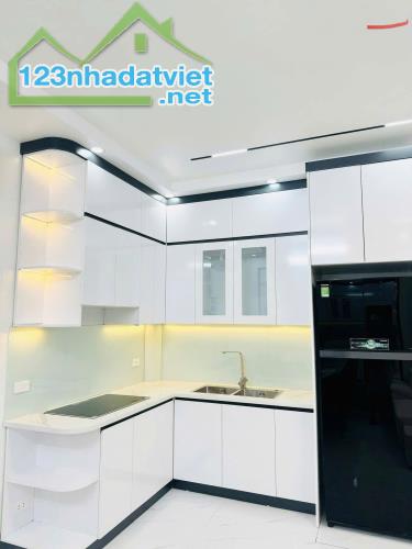 Nhà Đẹp Gần Hồng Tiến - Diện Tích 36m² - Giá 5.x Tỷ- Ô Tô đỗ Cửa - 2