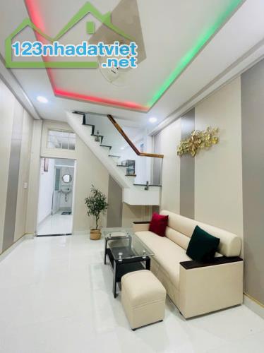 Bán Nhà 🏡 GẦN CHỢ GÒ VẤP _ TRƯỜNG  ĐẠI HỌC CÔNG NGHIỆP _ MẶT TIỀN VỪA Ở VỪA KINH DOANH - 2