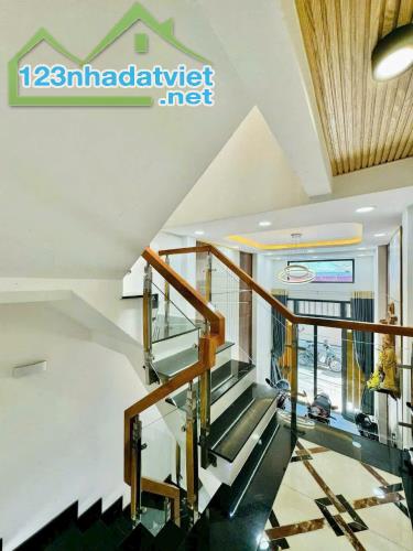 *Hàng ngon giá ngộp, gần 40M2, 2 tầng, Huỳnh Tấn Phát. Quận 7, chỉ 3.9T - 1