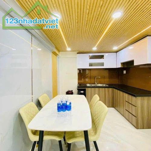 *Hàng ngon giá ngộp, gần 40M2, 2 tầng, Huỳnh Tấn Phát. Quận 7, chỉ 3.9T - 2