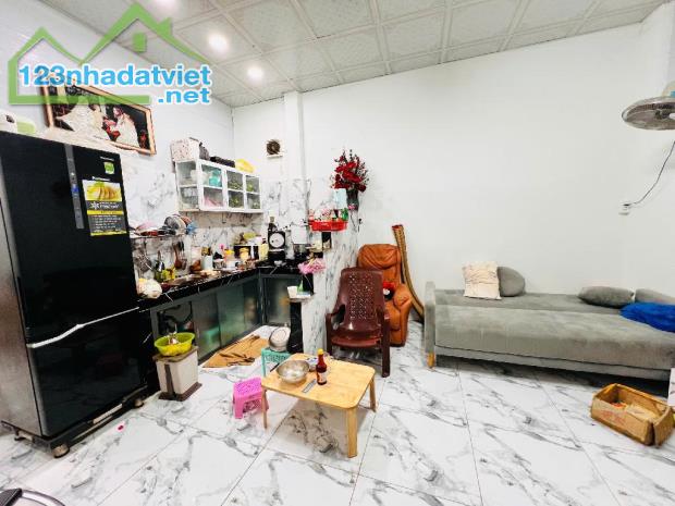 Mặt tiền view sông Mễ Cốc Q8 150m2 ngang 4 nở hậu có dòng tiền 10tr/th, giá nhỉnh 10 tỷ TL - 1