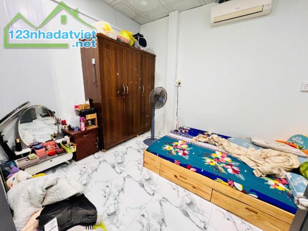 Mặt tiền view sông Mễ Cốc Q8 150m2 ngang 4 nở hậu có dòng tiền 10tr/th, giá nhỉnh 10 tỷ TL - 2