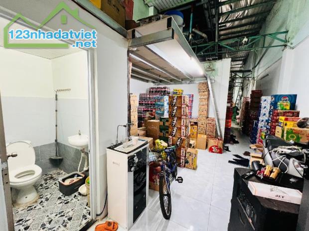 Mặt tiền view sông Mễ Cốc Q8 150m2 ngang 4 nở hậu có dòng tiền 10tr/th, giá nhỉnh 10 tỷ TL - 4