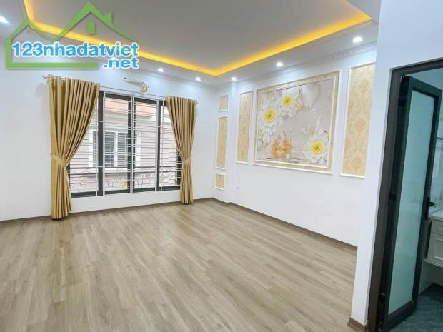 Bán nhà đường Phan Kế Bính quận Ba Đình – DT 36m2 sổ - 6 tầng thang máy – giá rẻ chỉ nhỉnh - 2