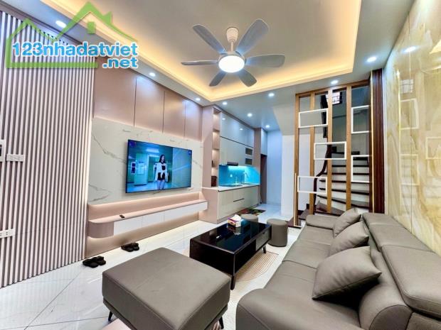 Bán nhà Vũ Hữu, ngõ thông sang Khuất Duy Tiến, 32m2, 5 tầng, nội thất đẹp - 1