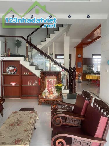 Bán nhà riêng 30 tỷ, 275m2, 7PN, 7WC tại An Lạc, Bình Tân, HCM - view đẹp, nhiều tiện ích