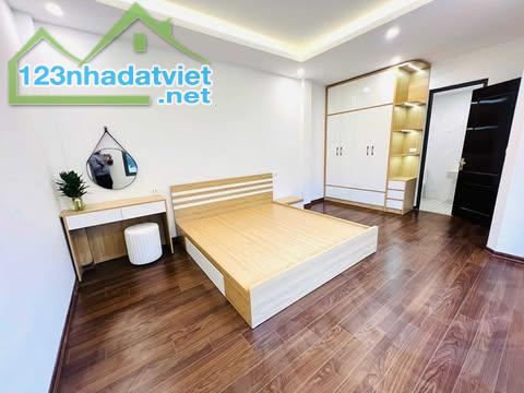 Bán Nhà Phố Gia Thượng, 34m2 5 Tầng, Ô Tô Cách Nhà 30m, Cạnh Khai Sơn HiLL 5.7 Tỷ