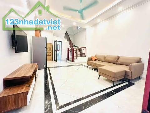 BÁN NHÀ TƯ ĐÌNH – 5 TẦNG - ÔTÔ ĐỖ SÁT NHÀ - 34m2  – GIÁ 5.77 Tỷ - 3