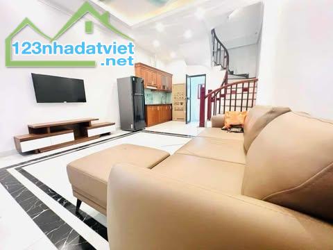 BÁN NHÀ TƯ ĐÌNH – 5 TẦNG - ÔTÔ ĐỖ SÁT NHÀ - 34m2  – GIÁ 5.77 Tỷ - 2