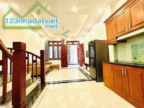 BÁN NHÀ TƯ ĐÌNH – 5 TẦNG - ÔTÔ ĐỖ SÁT NHÀ - 34m2  – GIÁ 5.77 Tỷ - 1