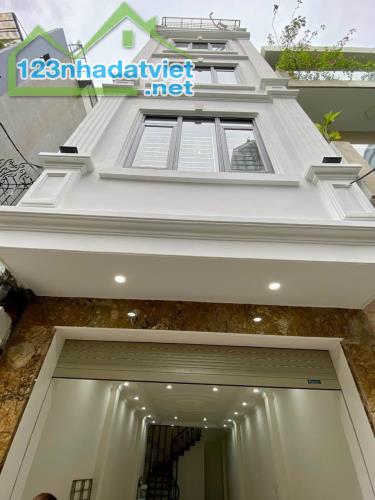 + Nhà phố Hoàng Như Tiếp - 550m tới BV Tâm Anh - Ô tô vào nhà - 50m2*5T*4m, 3 ngủ - 1