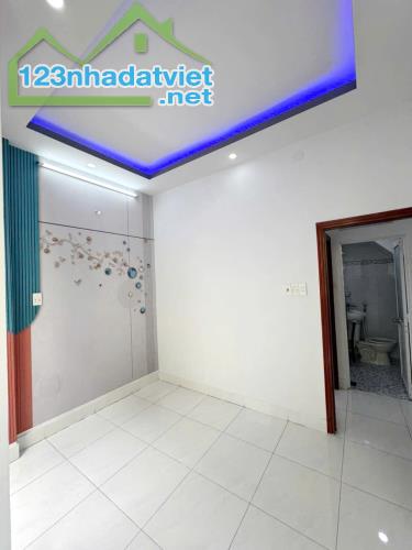 Nhà 4 tầng sau lưng căn MT đường Mai Hắc Đế P15.Q8. Giá 3,52 tỷ TL - 1