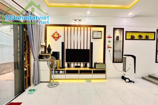 Bán nhà Nguyễn Kiệm Phú Nhuận, 39.8m² (4m / hậu 4.2m x 10m) 3 Tầng - Giá 7.5 tỷ TL - 1