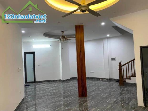 Ở ngay đón TẾT Bán Nhà Đê La Thành LÔ GÓC 73m² 4T 8.8 tỷ đẹp XINH