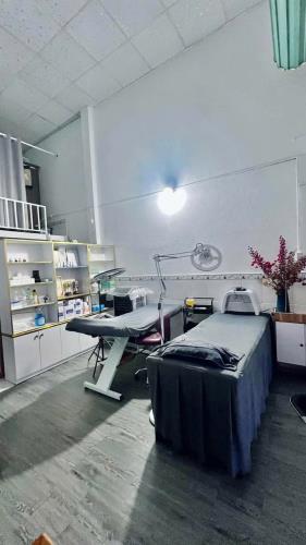 Chính chủ cần sang nhượng tiệm spa phun xăm Địa chỉ:sau siêu thị eonmall , trục đường lớn - 1