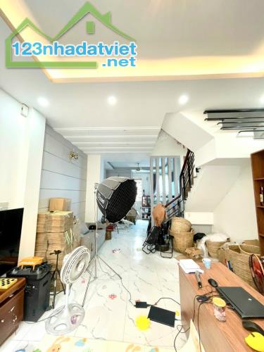 🏡🏡🏡NHÀ 3 MẶT TIỀN HẺM XE HƠI NÉ - KINH DOANH - SÁT MT NGUYỄN VĂN LƯỢNG. P16 .GV  + DT 6 - 3