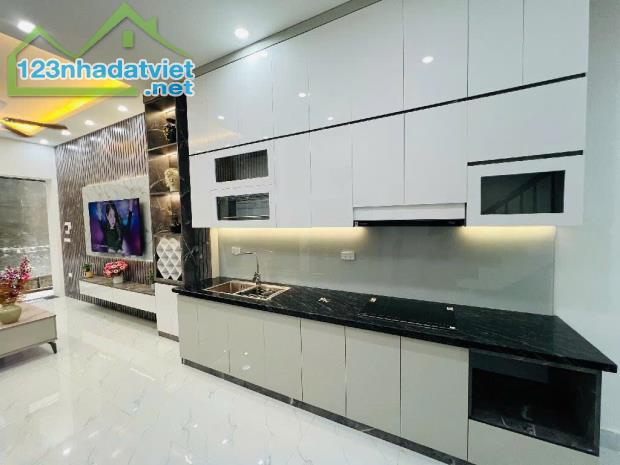 Nhà lô góc 3 mặt thoáng Nhân Chính, Thanh Xuân - 33m2 full nội thất nhập khẩu - 6.5 tỷ