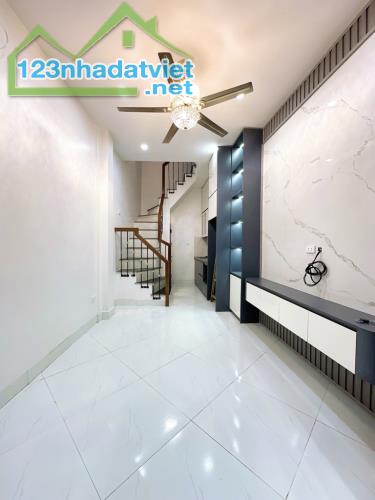 🔥HOÀNG MAI - 36M² 5 TẦNG 4 NGỦ ĐỦ CHÍNH CHỦ ,ĐỦ CÔNG NĂNG ÔTÔ TRÁNH