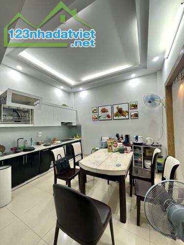 BÁN NHÀ THỊNH HÀO, 36M2 5T 8,2 TỶ, FULL NỘI THẤT, 10M RA OTO, NGÕ OTO TRÁNH ĐỖ, Ở NGAY - 1