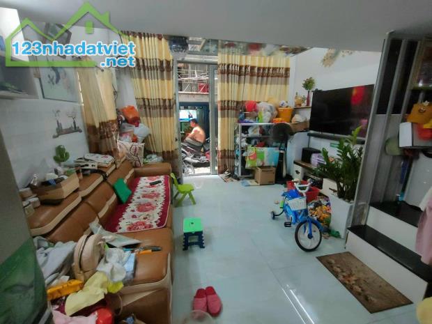 Toạ lạc Lê Văn Sỹ Phường 14 Quận 3, 46m2 4 tầng, 8.3 Tỷ.