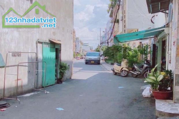 Bán nhà hẻm Âu Cơ, Tân Phú, 3.7m x 11m, 40 m², có dòng tiền - Giá 4.9 tỷ TL