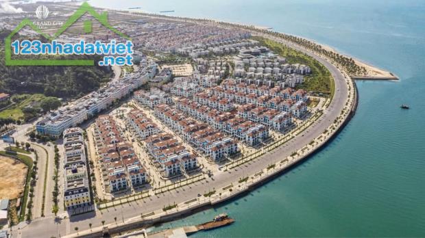 bán Biệt thự 3,5 Tầng Tứ Lập 139m2 Sun Grand City Feria mặt Biển Bãi Cháy, Hạ Long. - 4