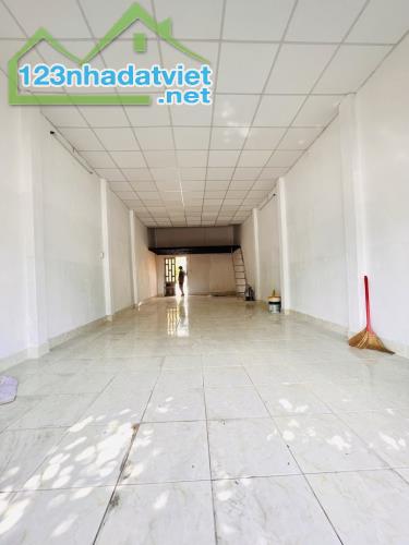 Bán nhà mặt tiền 26x36m giá 65 tỷ Đường Bà Triệu, Hóc Môn - 3