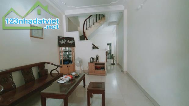 Bán nhà Cầu Cốc 56,6m2 x 3T chỉ 5,95 tỷ, ô tô, vài bước ra phố 0855278658